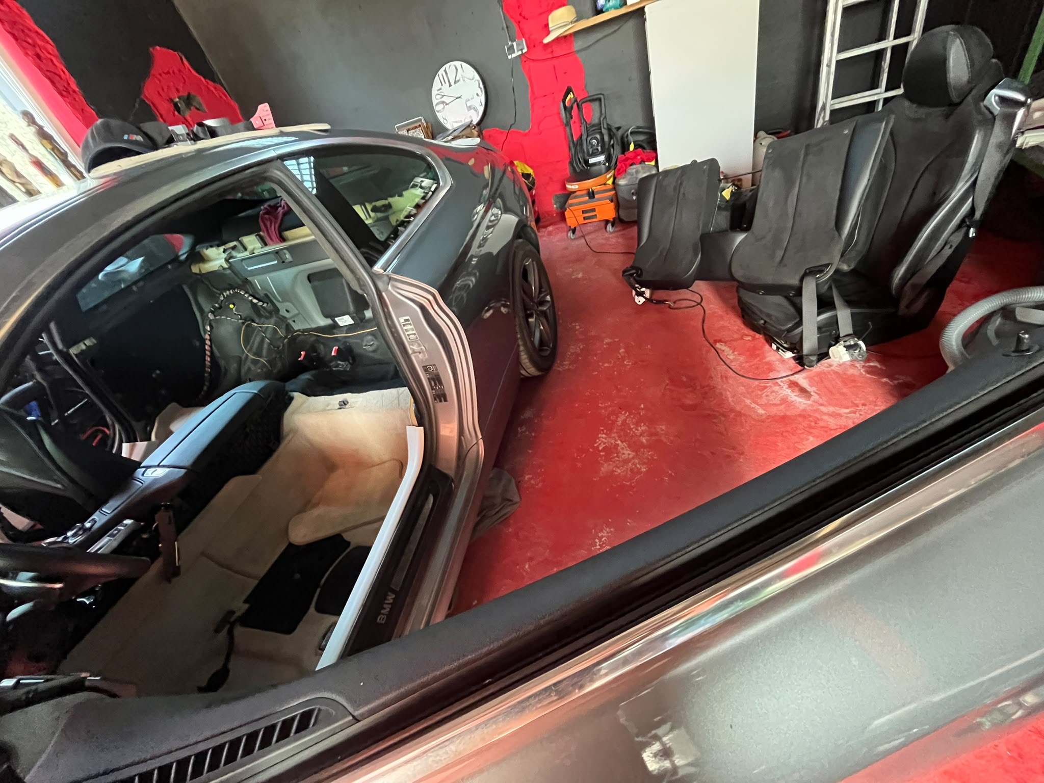 Wnętrze BMW przygotowane do kompleksowego czyszczenia